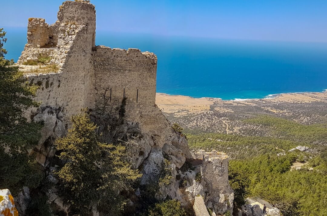 Замок Kantara с видом на море в районе Iskele