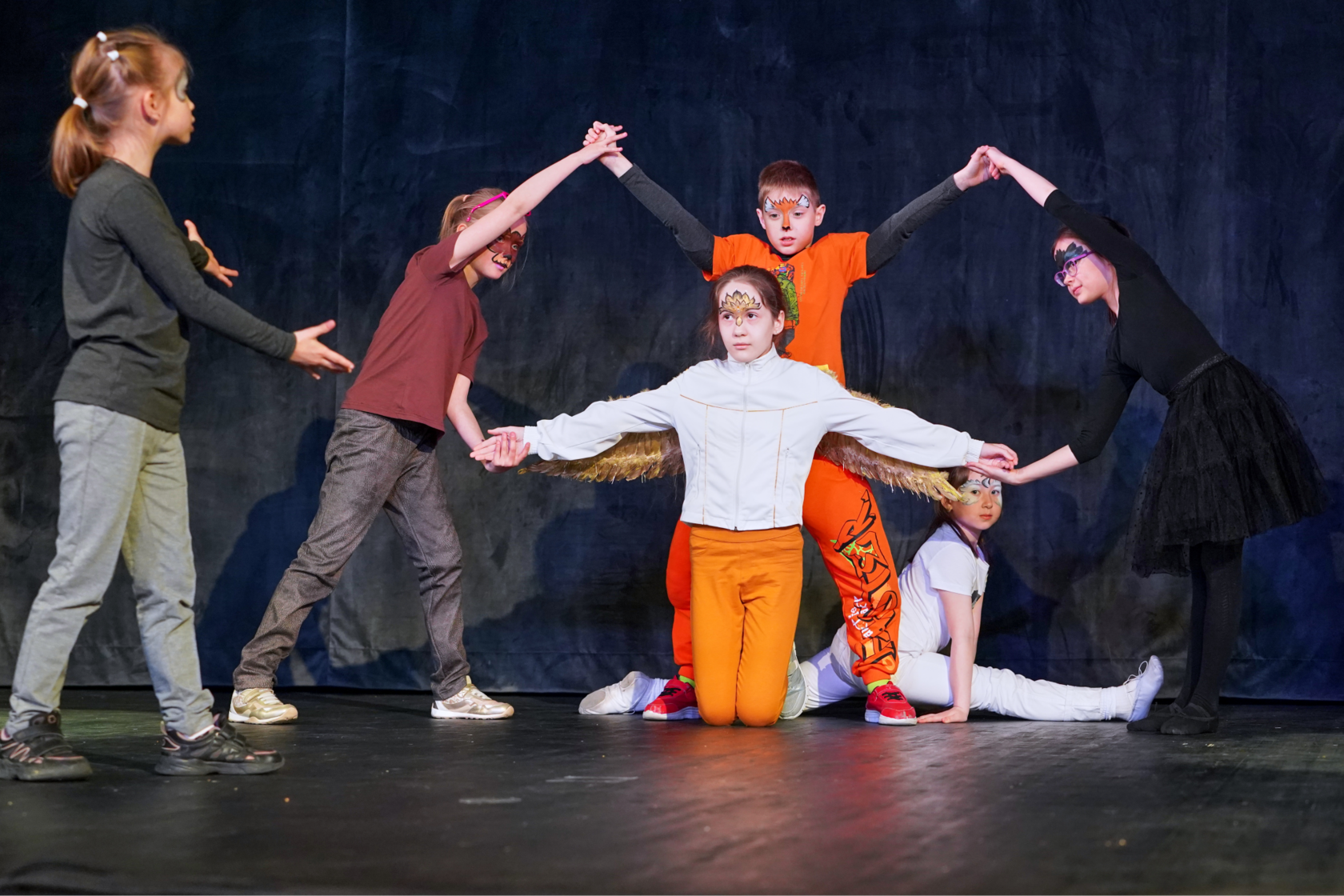 театральная смена в зер. актерская смена. летний театральный лагерь. владимир яглыч ночная смена. театр в детском лагере.