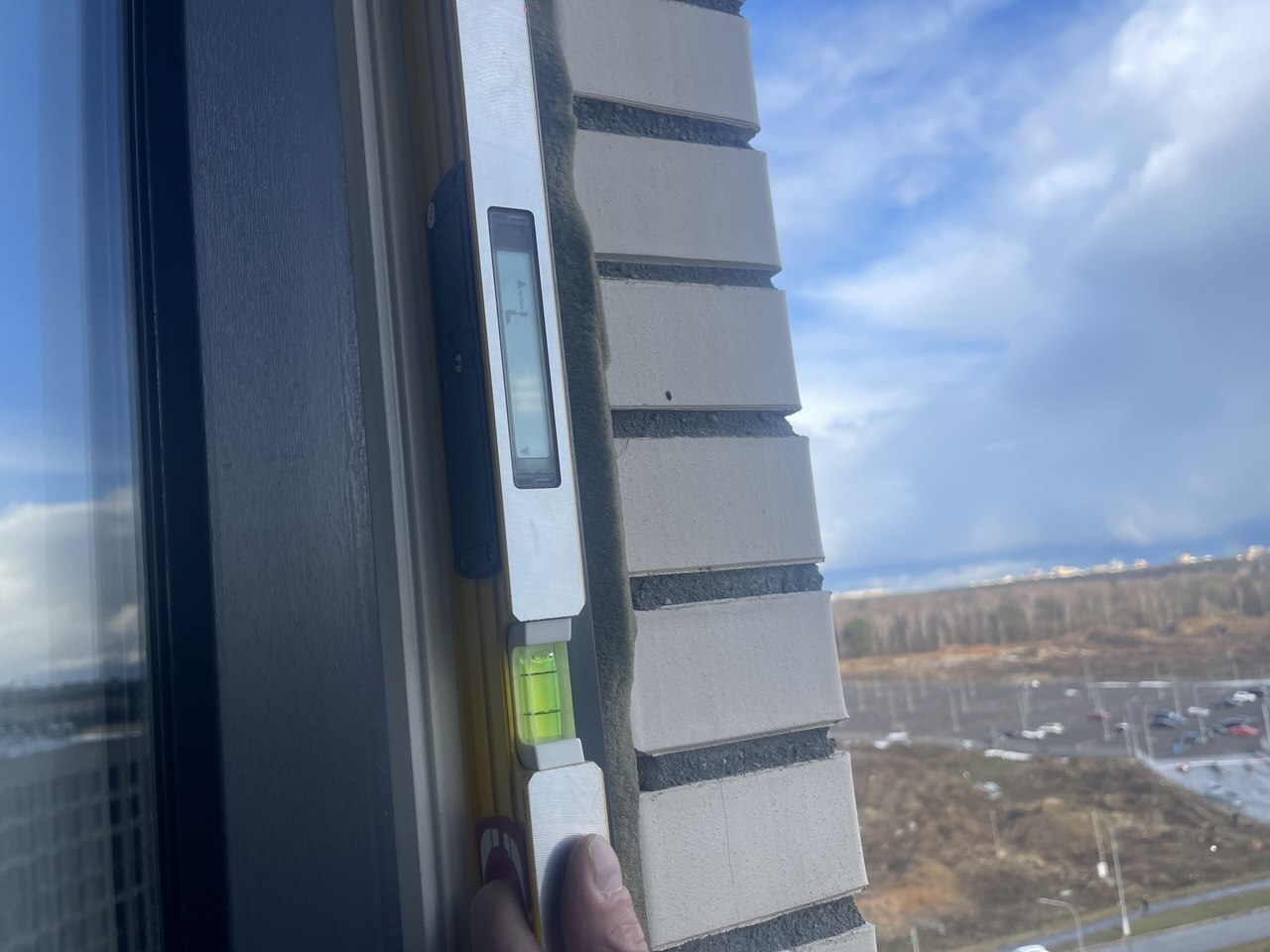 Отклонение рамы окна от вертикали