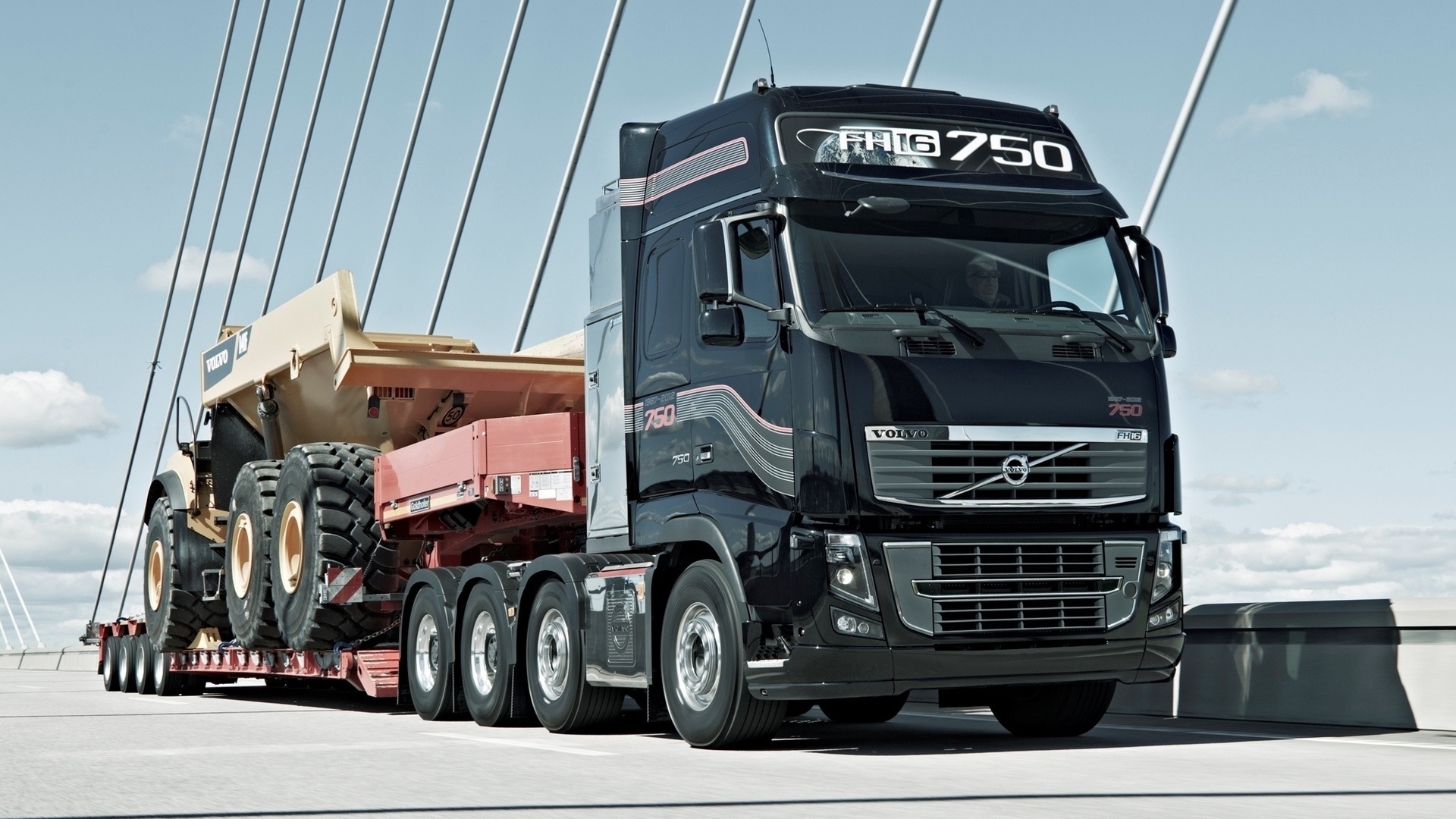 Вольво fh16 самосвал. Volvo fh16 750 самосвал. Volvo fh16 с тралом. Вольво 750 негабарит.