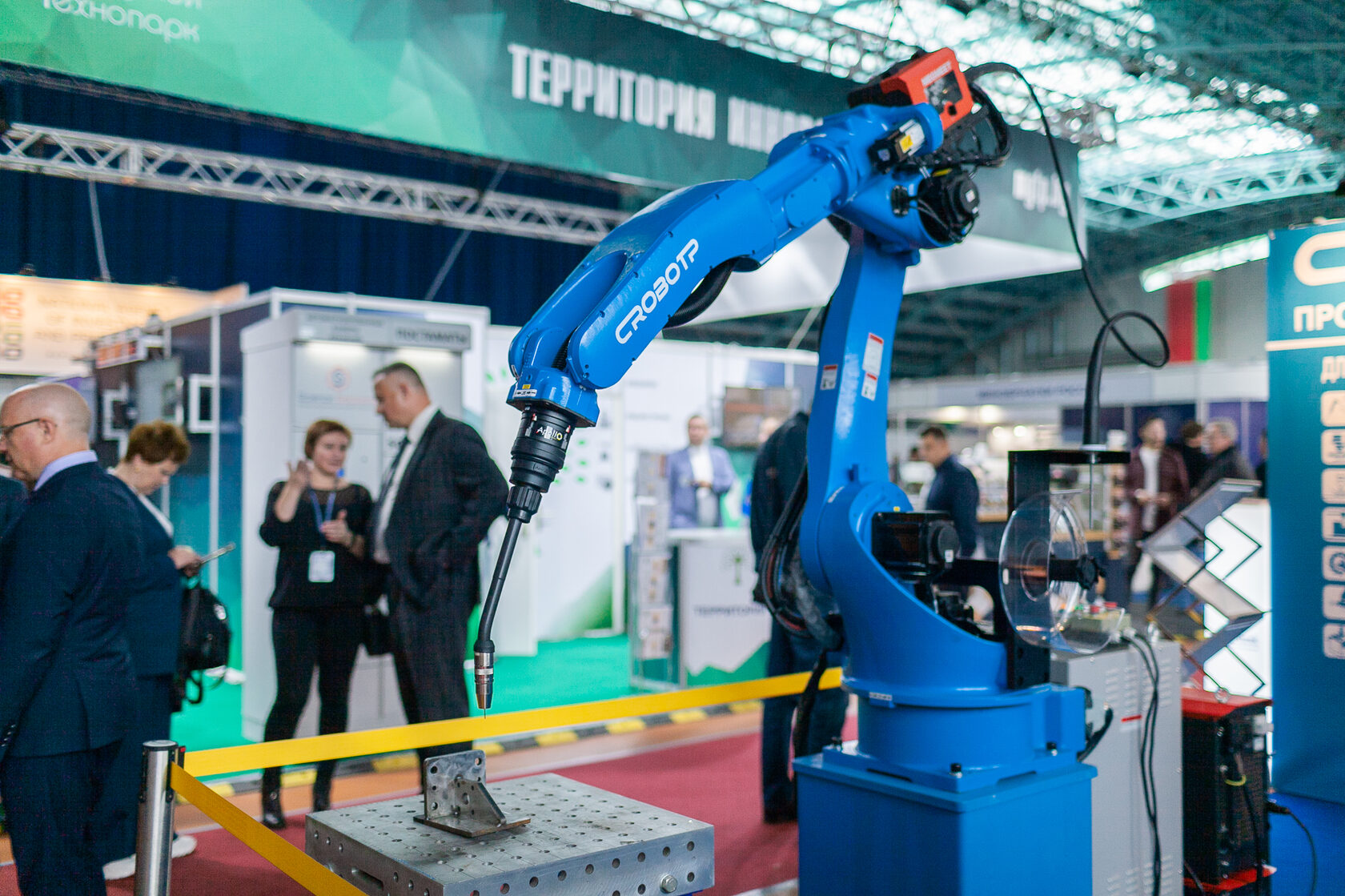 Промышленные роботы CRP на сварочной выставке в Минске