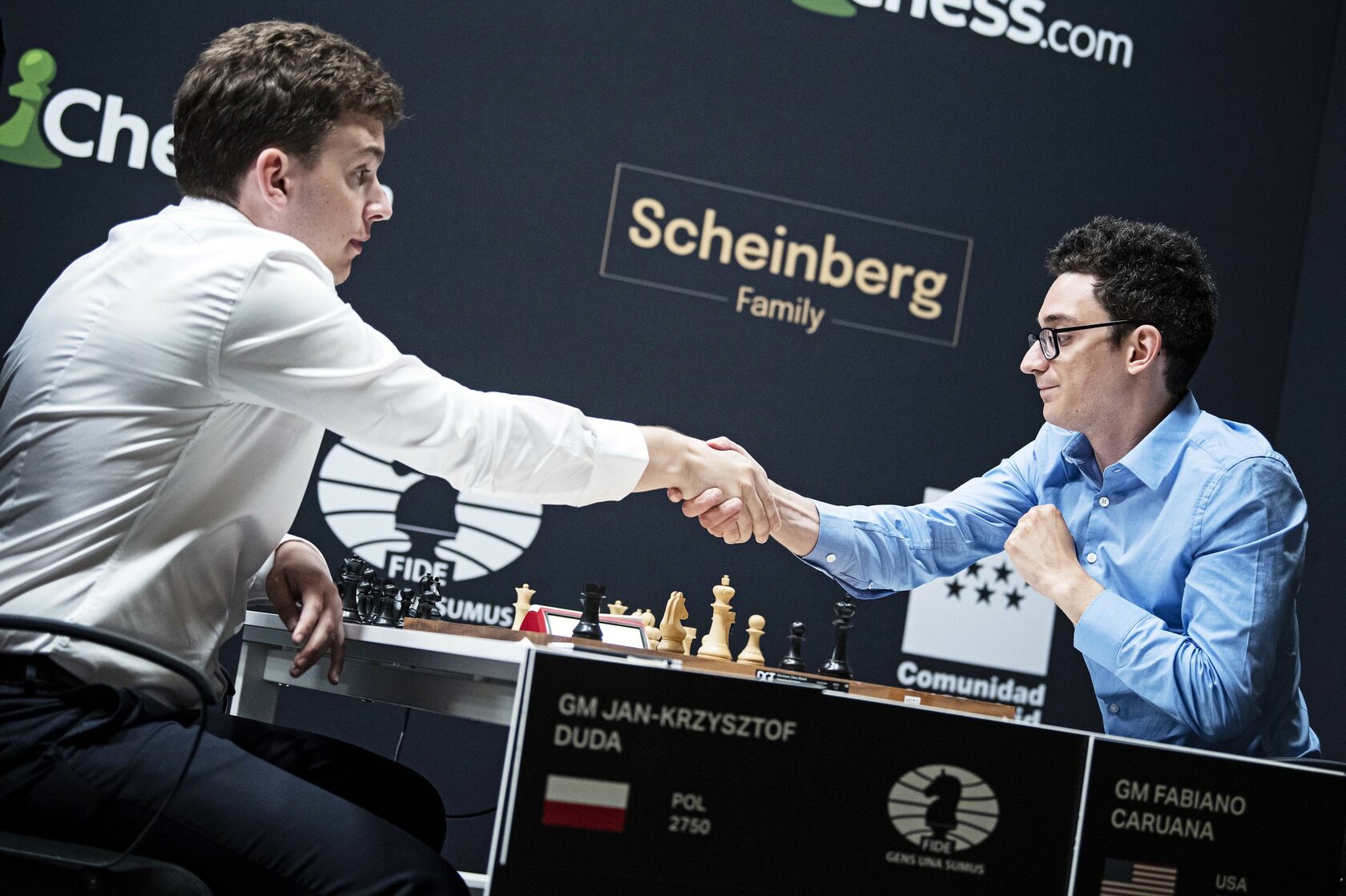 CARUANA em BUSCA de CARLSEN e FIER sacrifica 