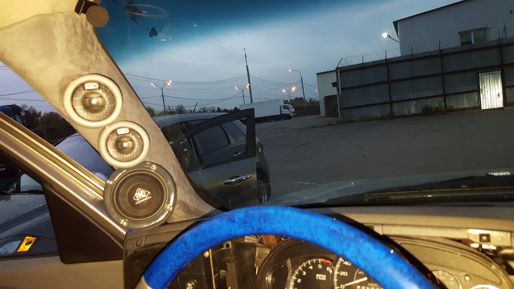 установка автозвука кадилак эскалейд