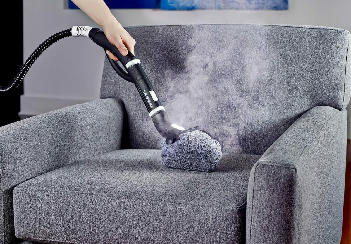 Чистка дивана от пыли