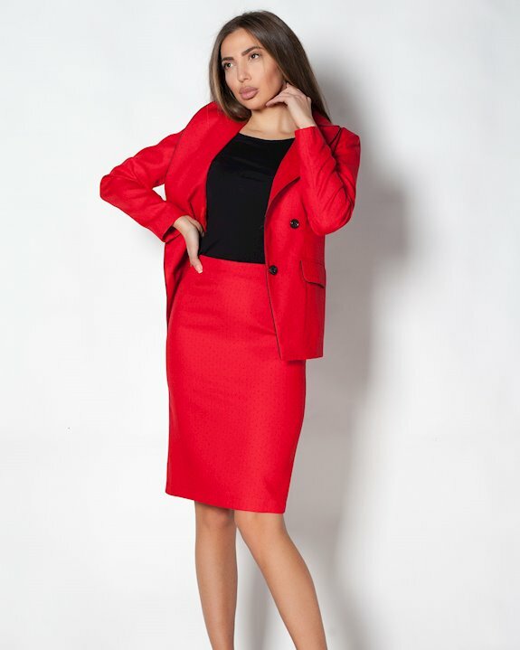 Дамски костюм от пола и сако в червено. 