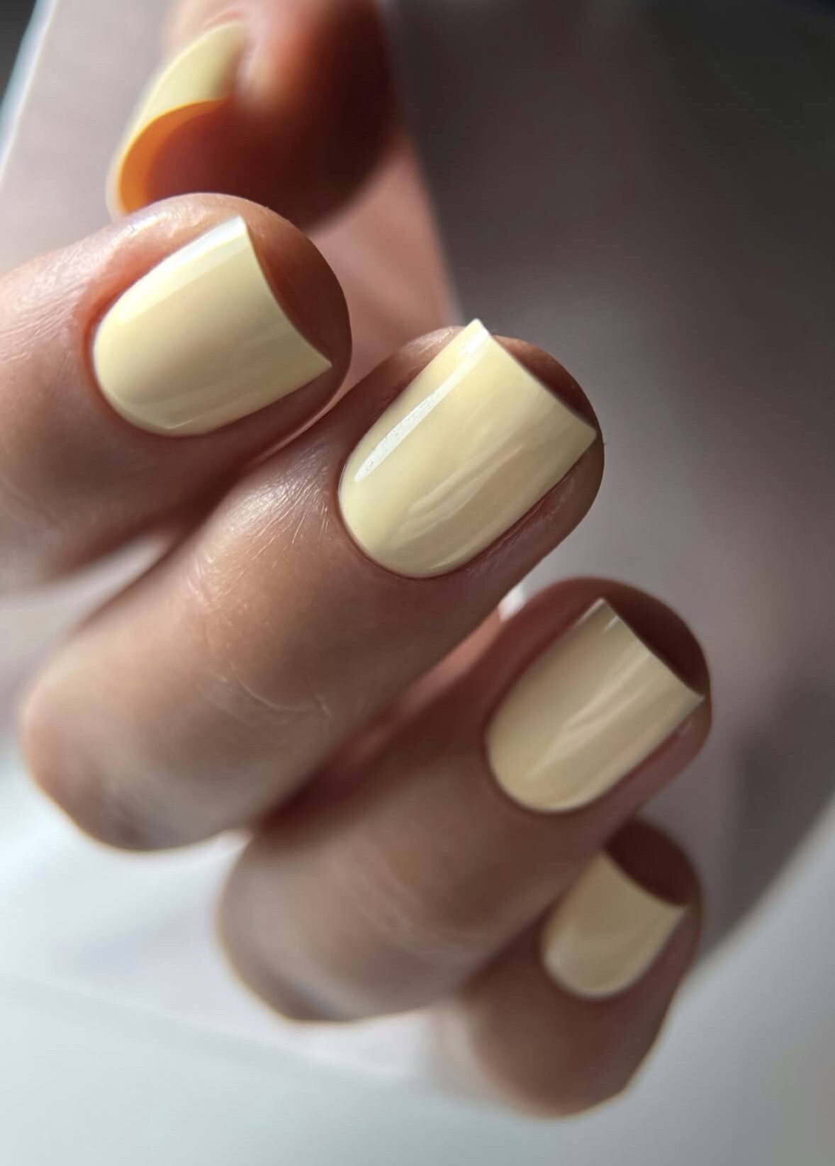 Работа ученицы: короткий жёлтый квадрат
