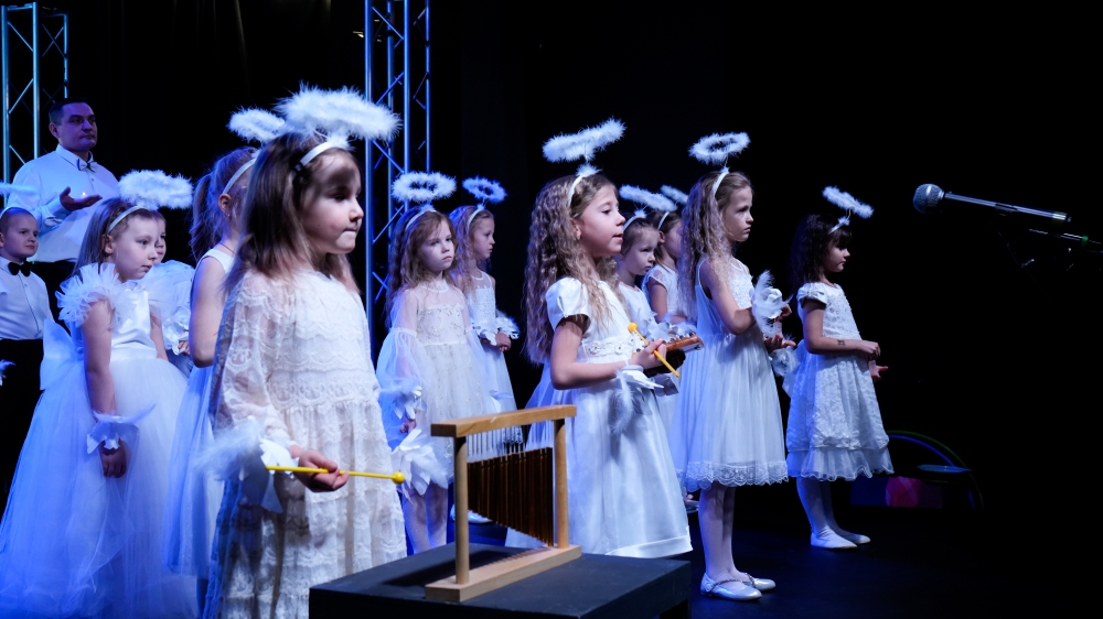 зимняя сказка рисунок. живопись наивное искусство надежда ильина. остров русский серпухов. рождественская сказка 2001. новогодняя ночь живопись.