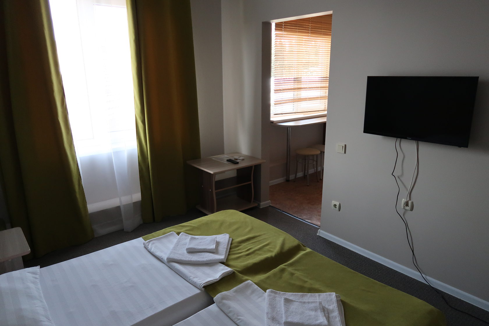 Гостиничный комплекс изумруд лазаревское. Лазаревское аэродромная 10 гостиница изумруд. Лазаревская изумруд. Гостиничный комплекс изумруд лазаревское. Лазаревское изумруд гостевой дом.