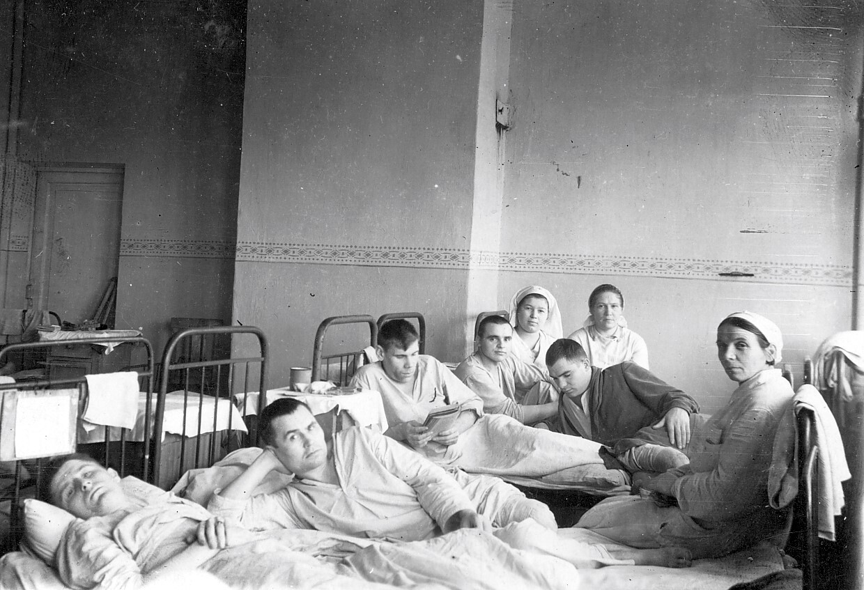 Палата в эвакогоспитале № 3951, г. Молотов. 1943 г. 