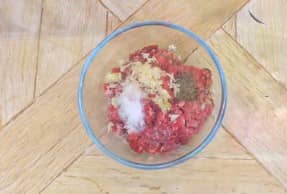 Приготовление супа с фрикадельками картошкой и вермишелью: шаг 2