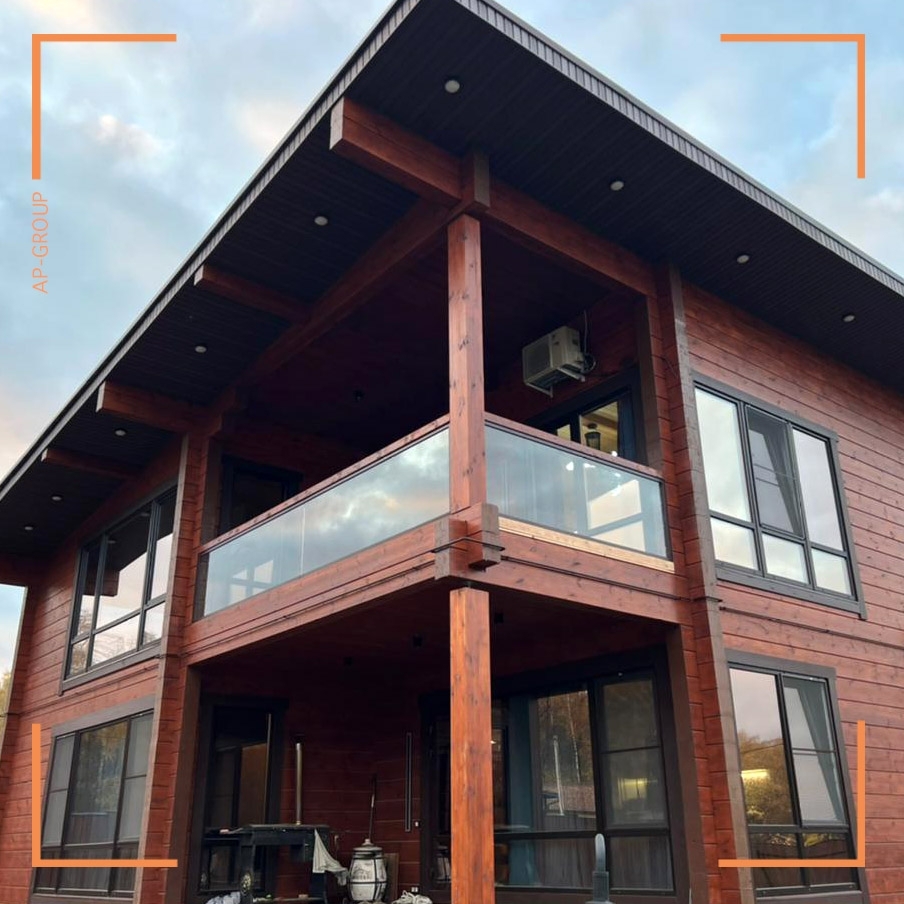 стеклянный парапет в частном доме