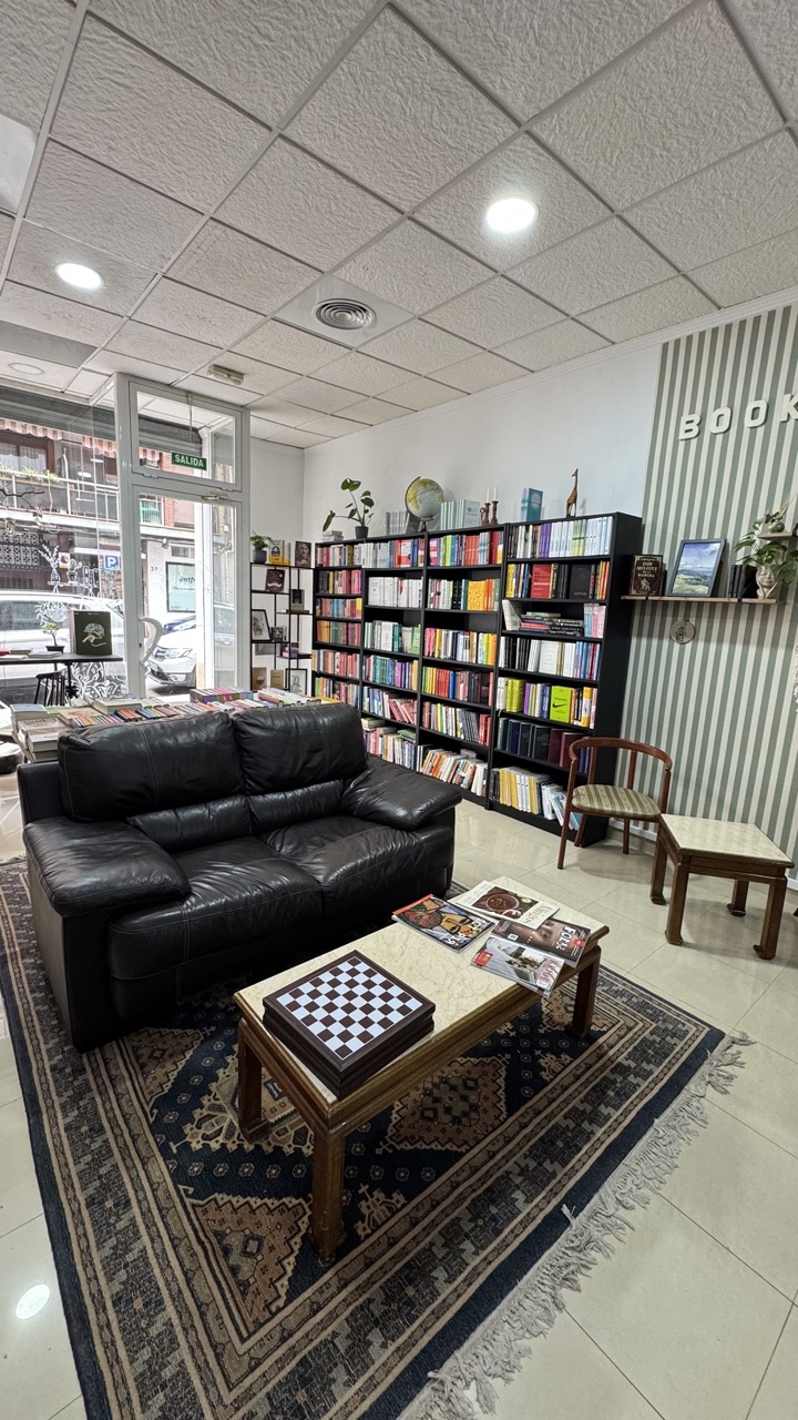 Книгарня «Букля»: українська мрія у серці Іспанії