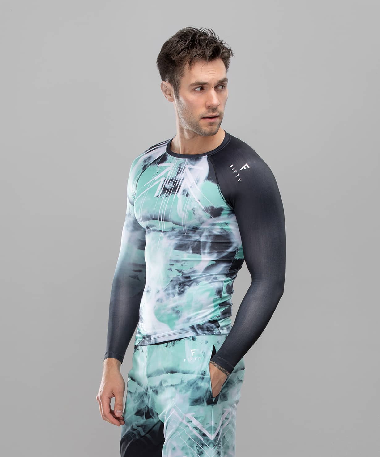 Лонгслив спортивный мужской. Лонгслив спортивный. Лонгсливы мужские. Лонгслив мужской с длинным рукавом спортивный. Мужские спортивные футболки с принтом.