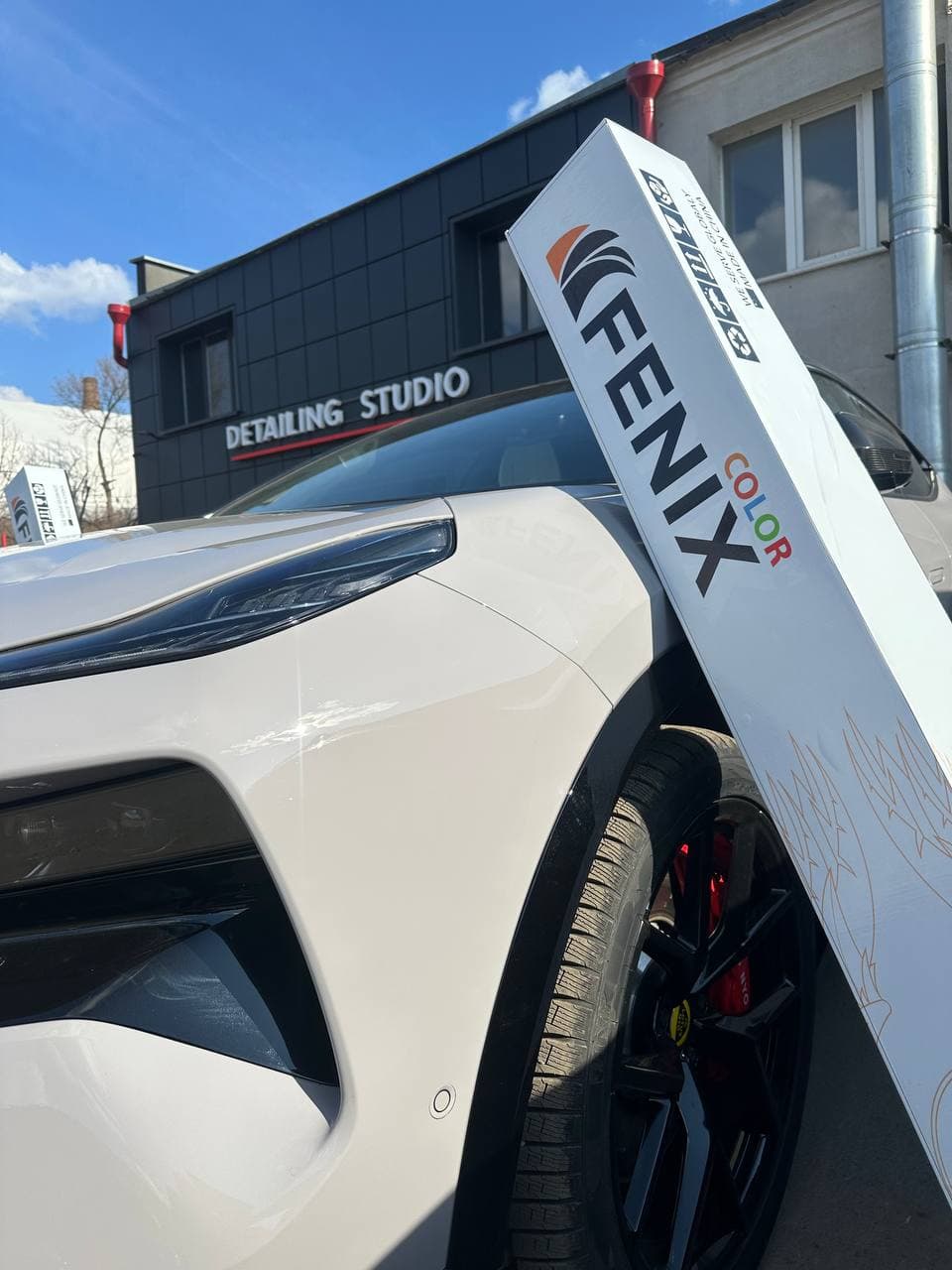 оклейка цветной полиуретановой пленкой