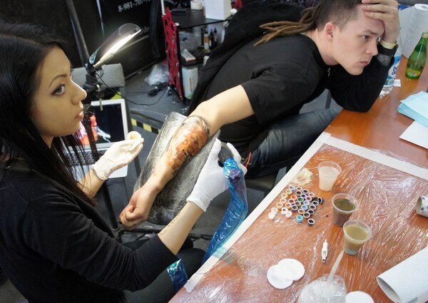 Valentina Ryabova and Rinat Mingazdinov tattoo session