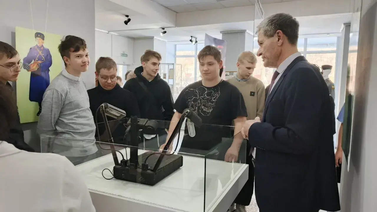 Торжественная церемония у мемориала памяти