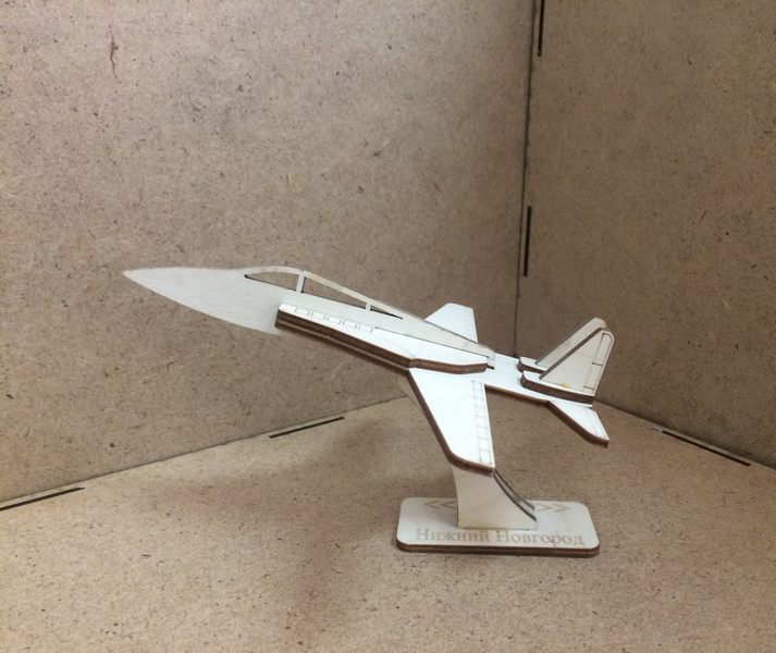 Самолёт миг из фанеры