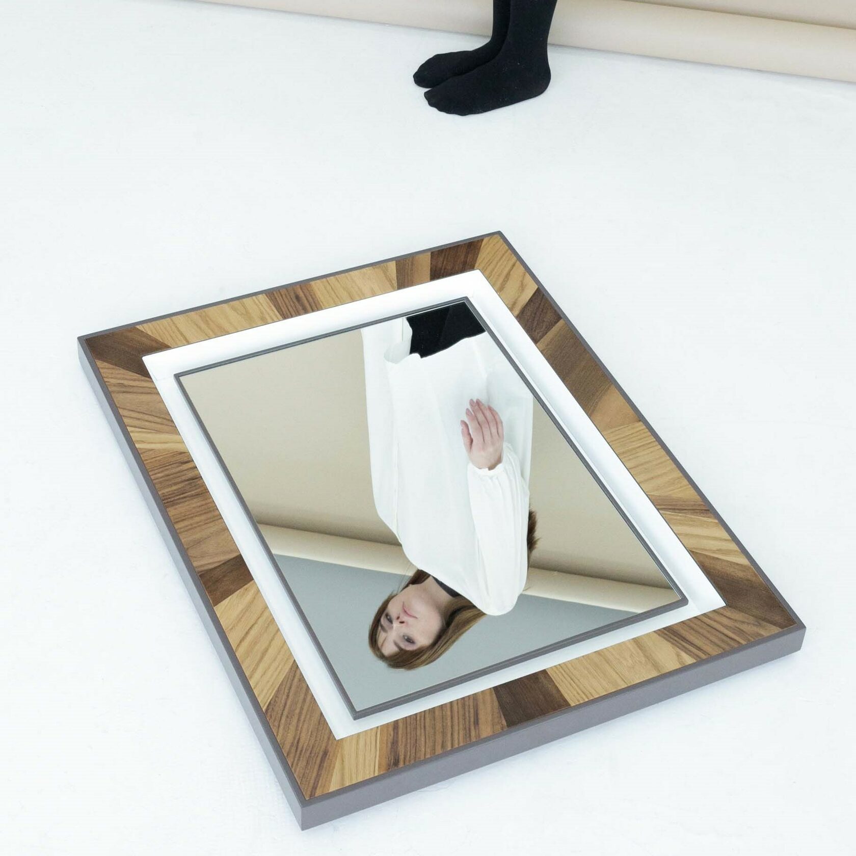 Glow Mirror Страница товара