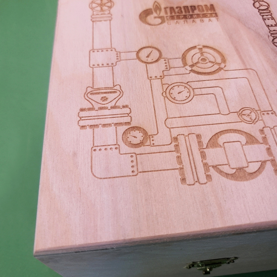 Деревянная коробка для корпоративного подарка