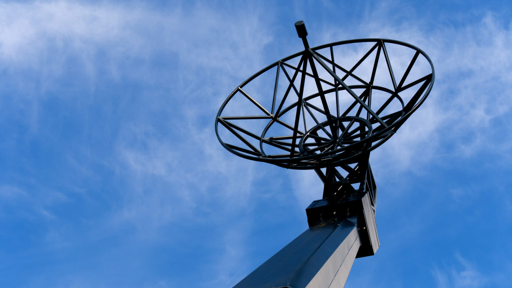 Sat final. Спутниковая антенна. Радар. Спутниковый радар. Спутниковая антенна на самолете.