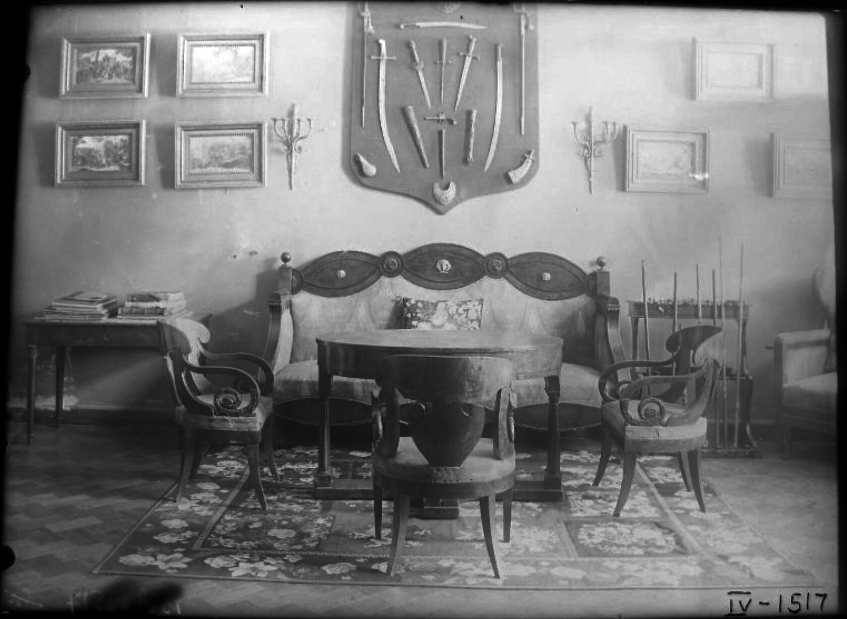 Оружие Голицыных в усадьбе Дубровицы