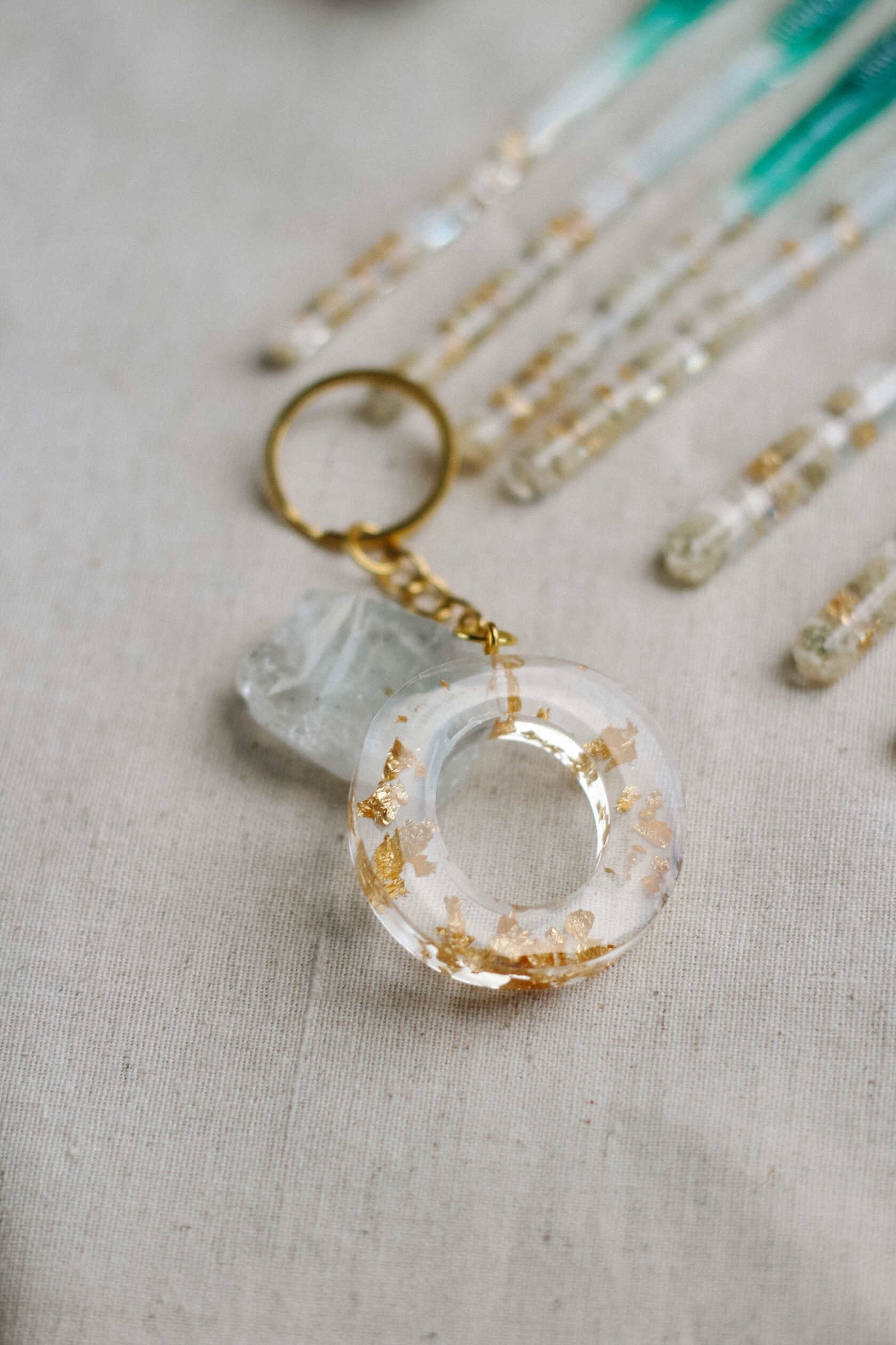 Брелоки буквы из эпоксидной смолы