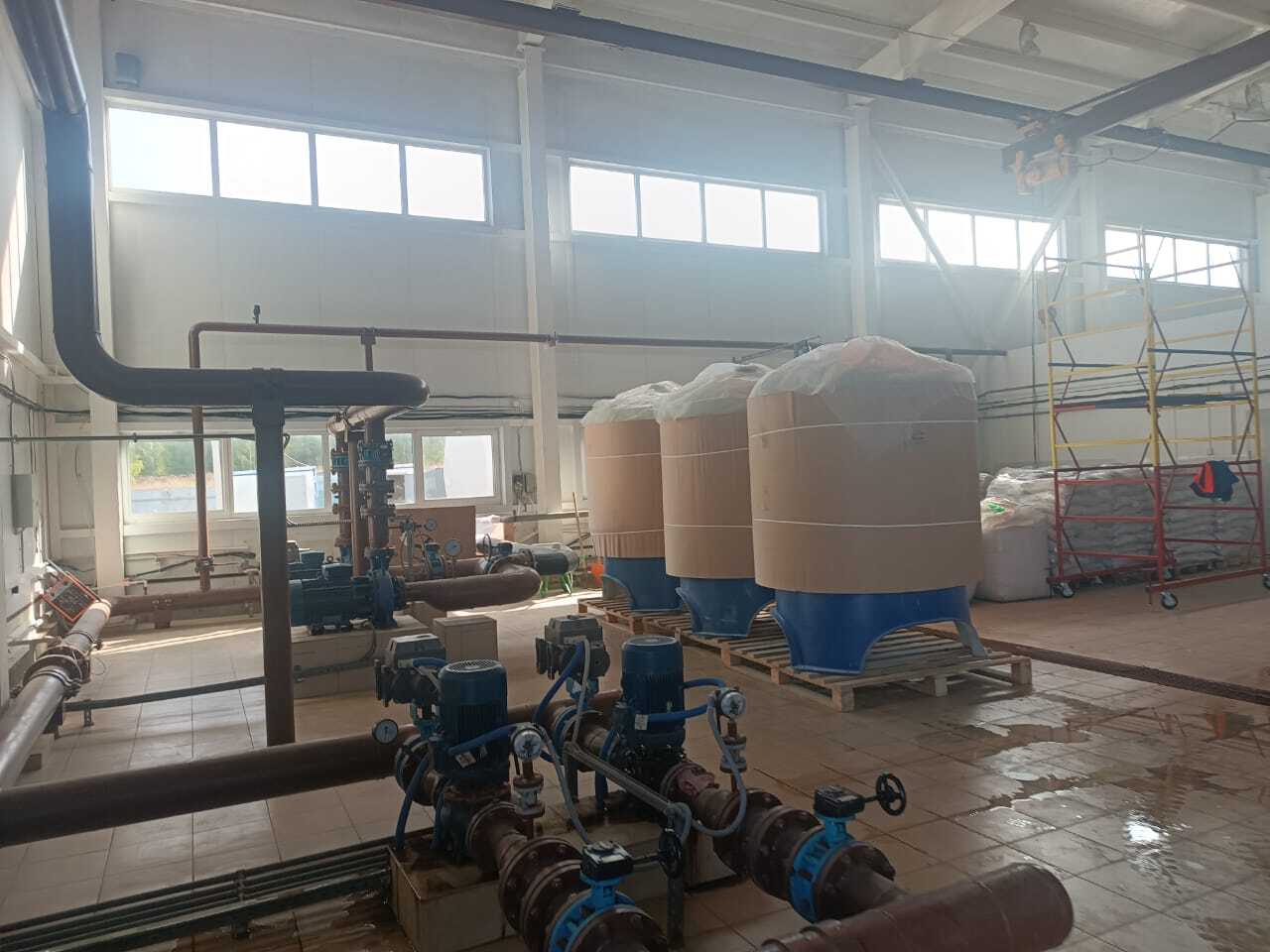 корпуса фильтров 6386 перед монтажом на станции водоподготовки