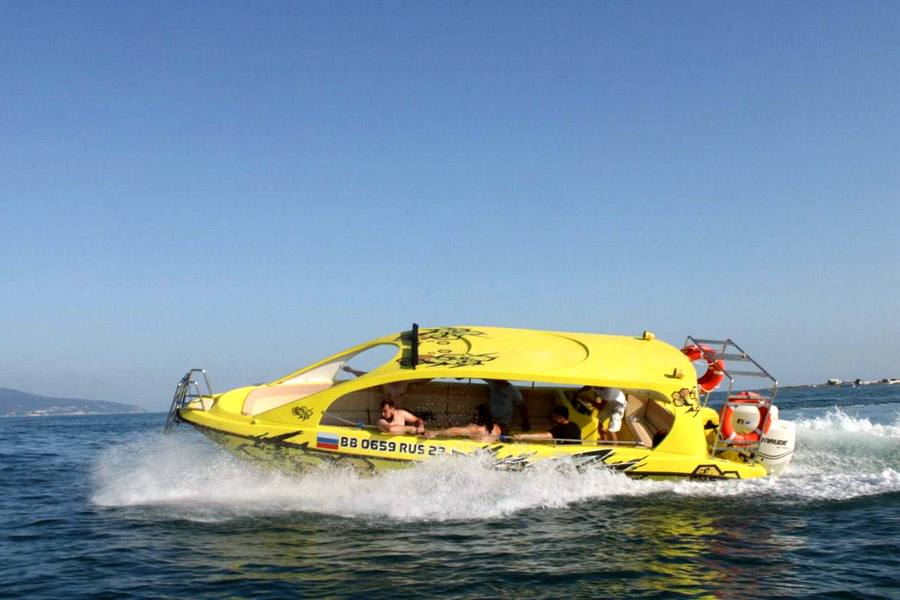 Аренда скоростного катера в Новороссийске. Туристика-лайф