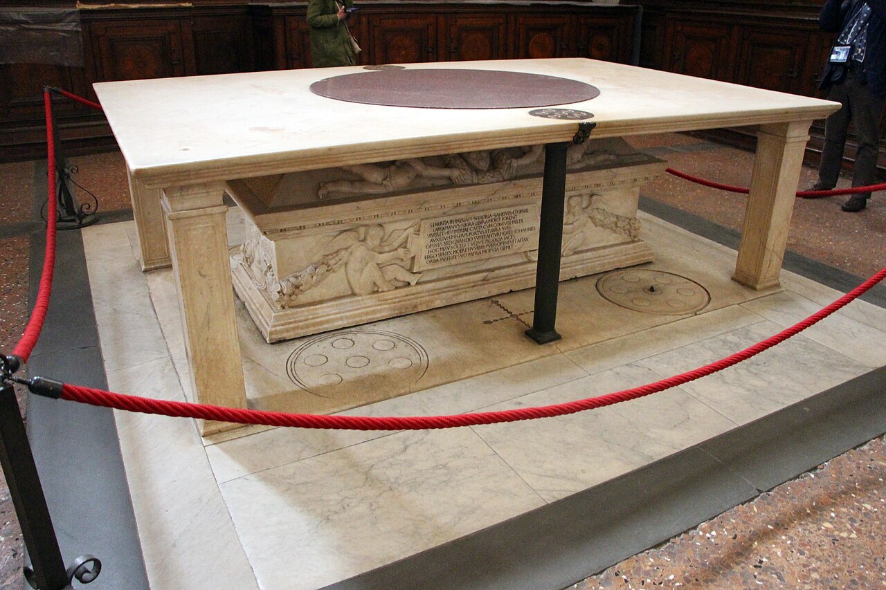 Италия. Гробница Джованни Медичи и Пиккарды Буери в Сан Лоренцо