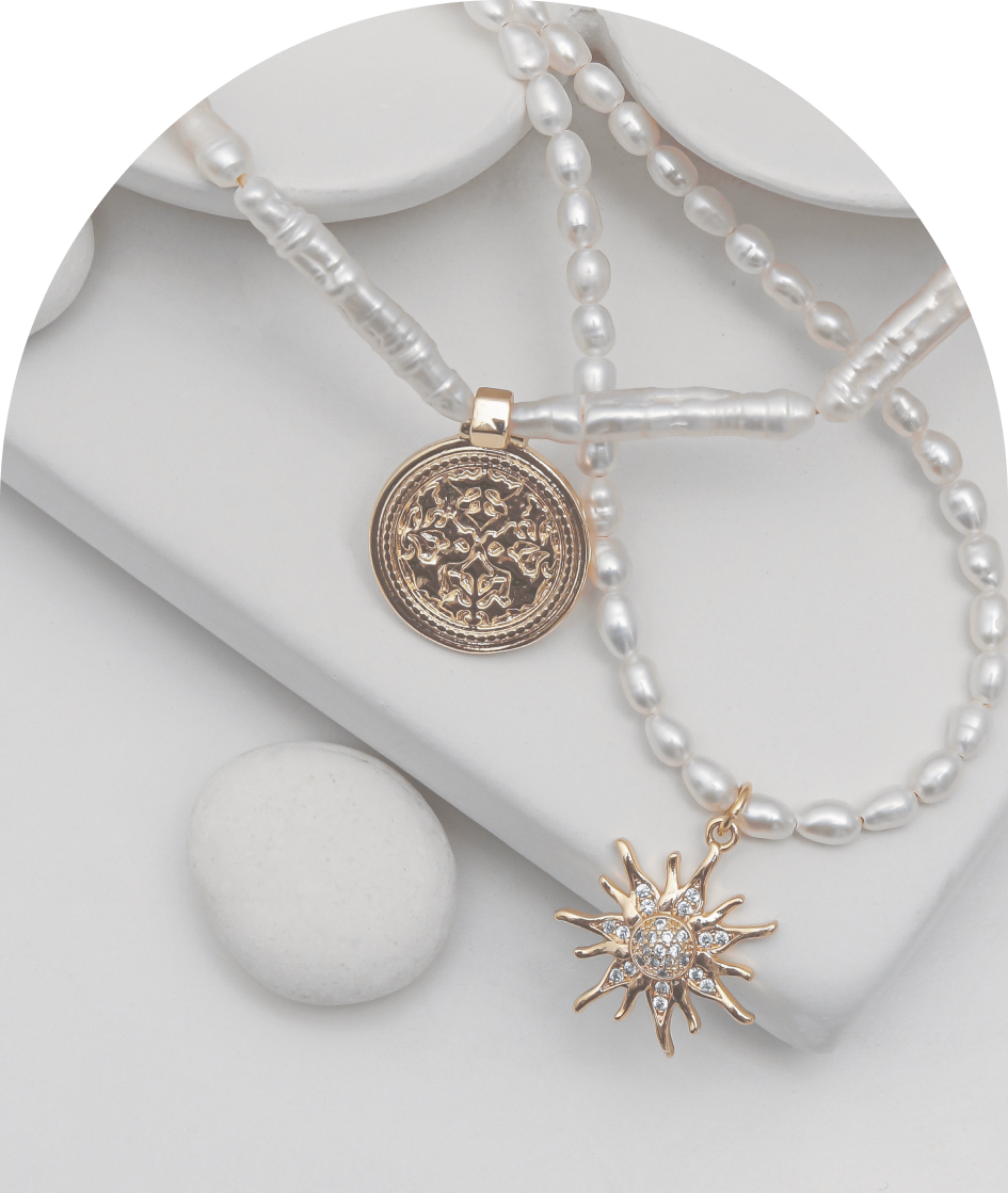 жемчужное ожерелье с подвеской звезды и колье из жемчуга с монетой