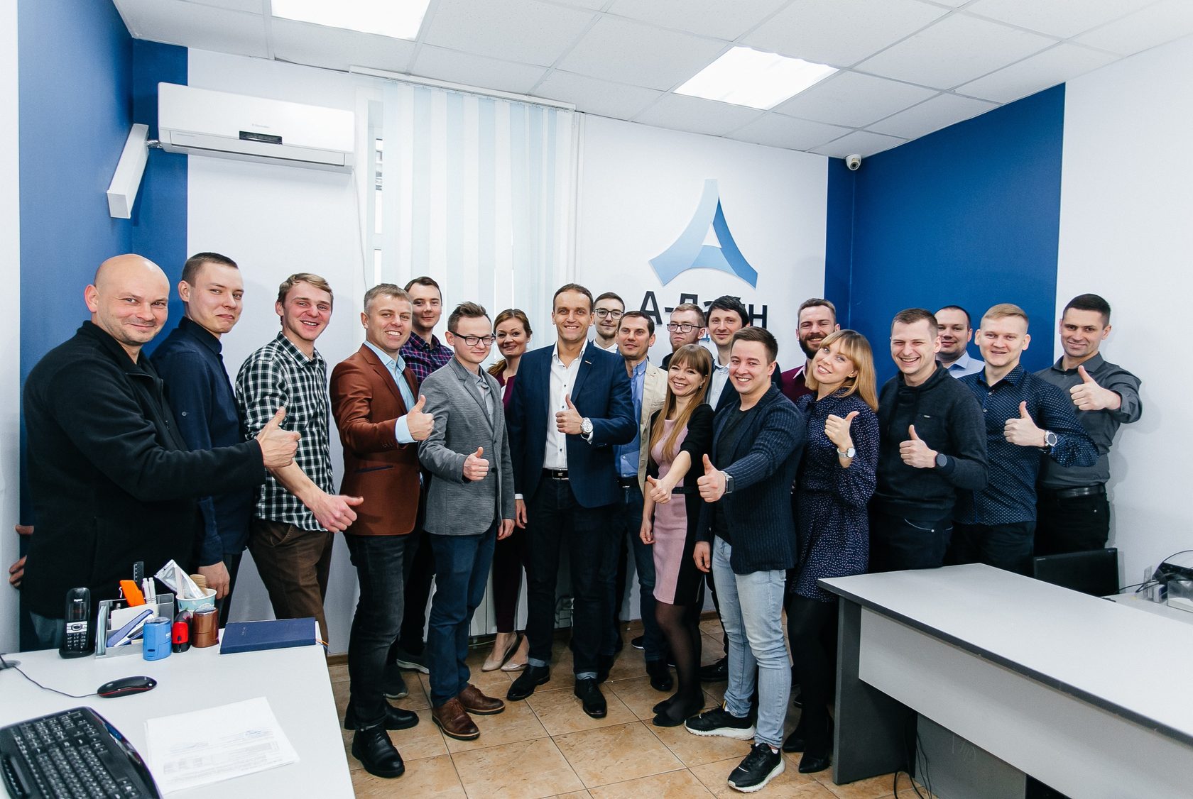 Anuslari chozilgan qizlar Yulkaning eshagi