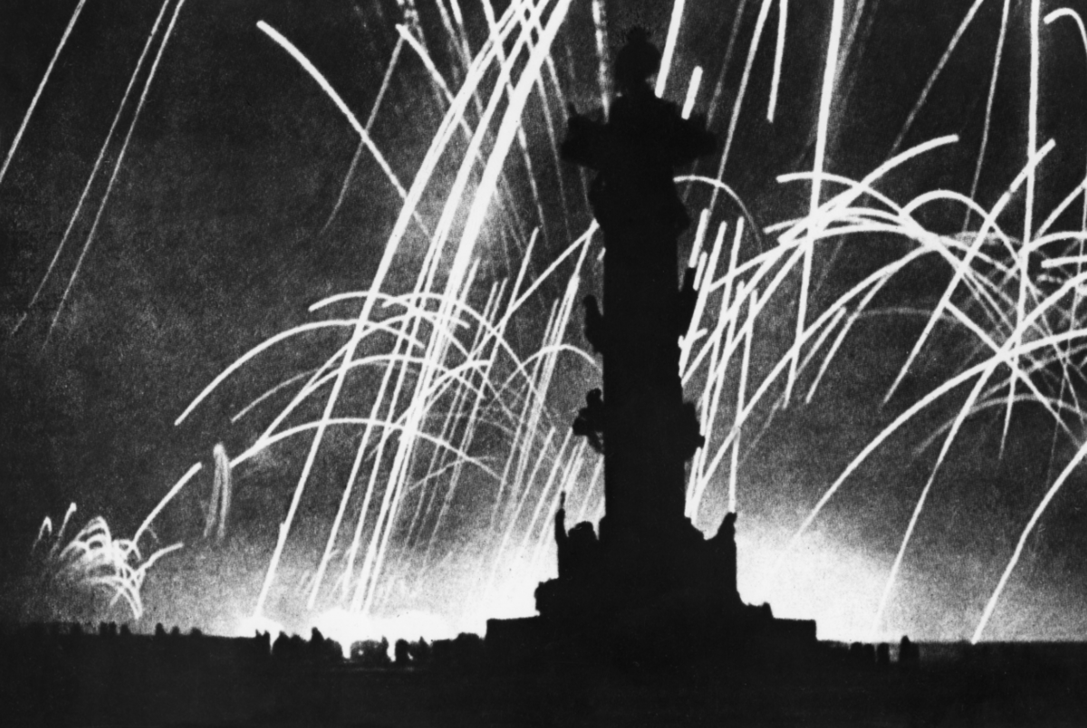 Ленинград 27 января 1944. Салют в ленинграде 27 января 1944 года. Салют в ленинграде 27 января 1944 года. Салют победы в москве 1945 в ленинграде. Салют блокадного ленинграда 1944.