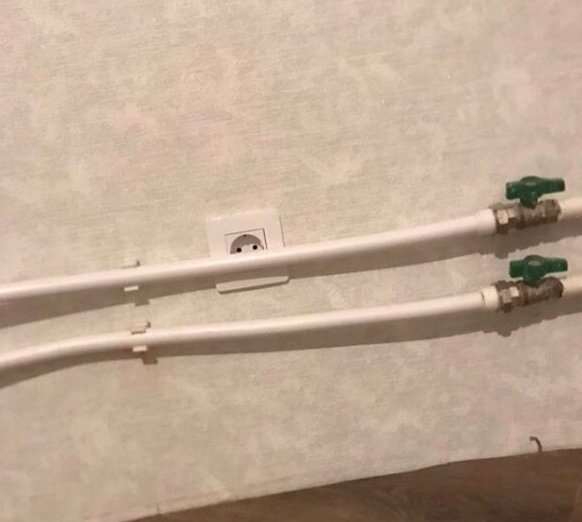 Неудобное расположение розетки