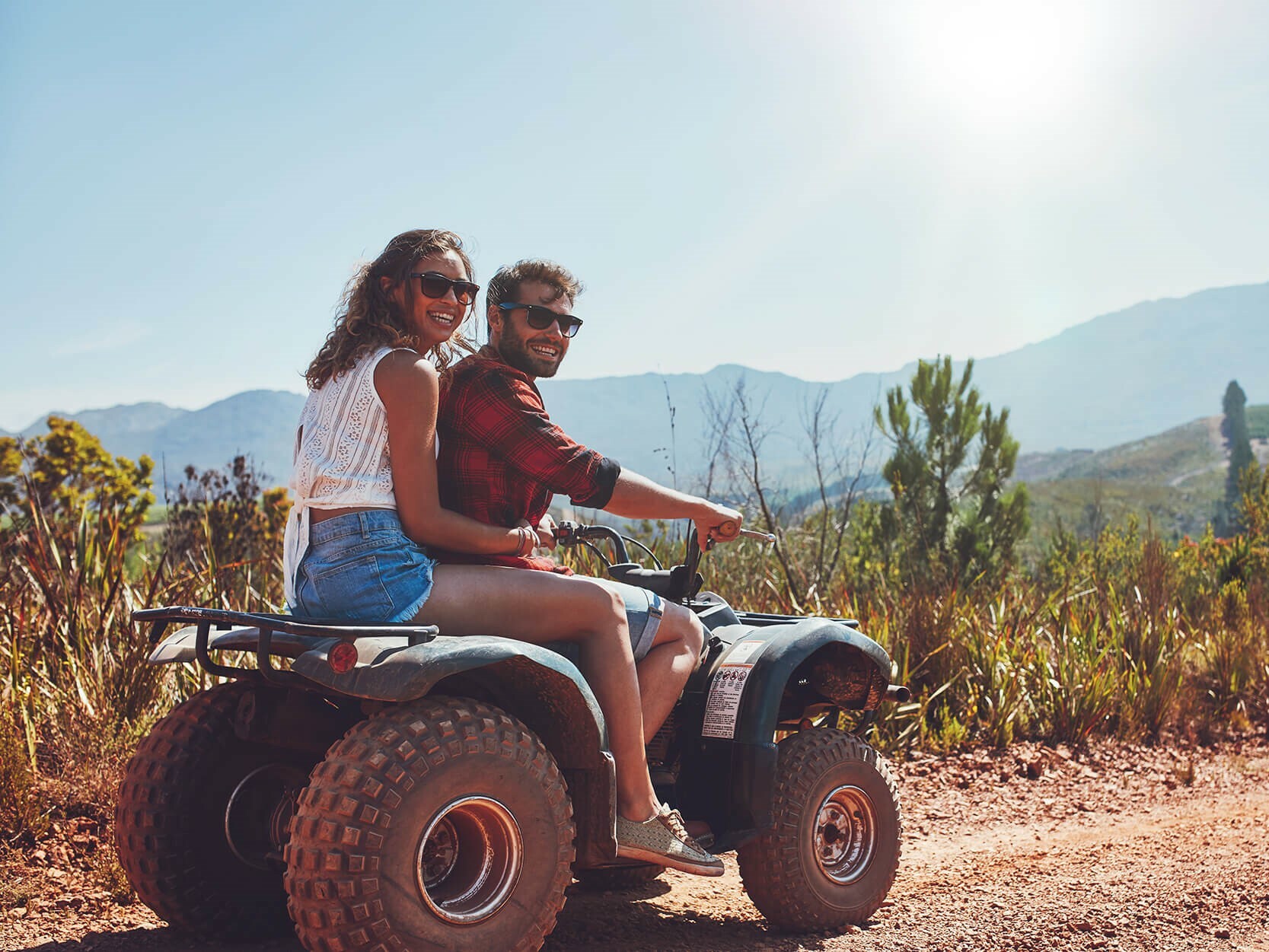 фото нанесения макияжа на лицо девушки 