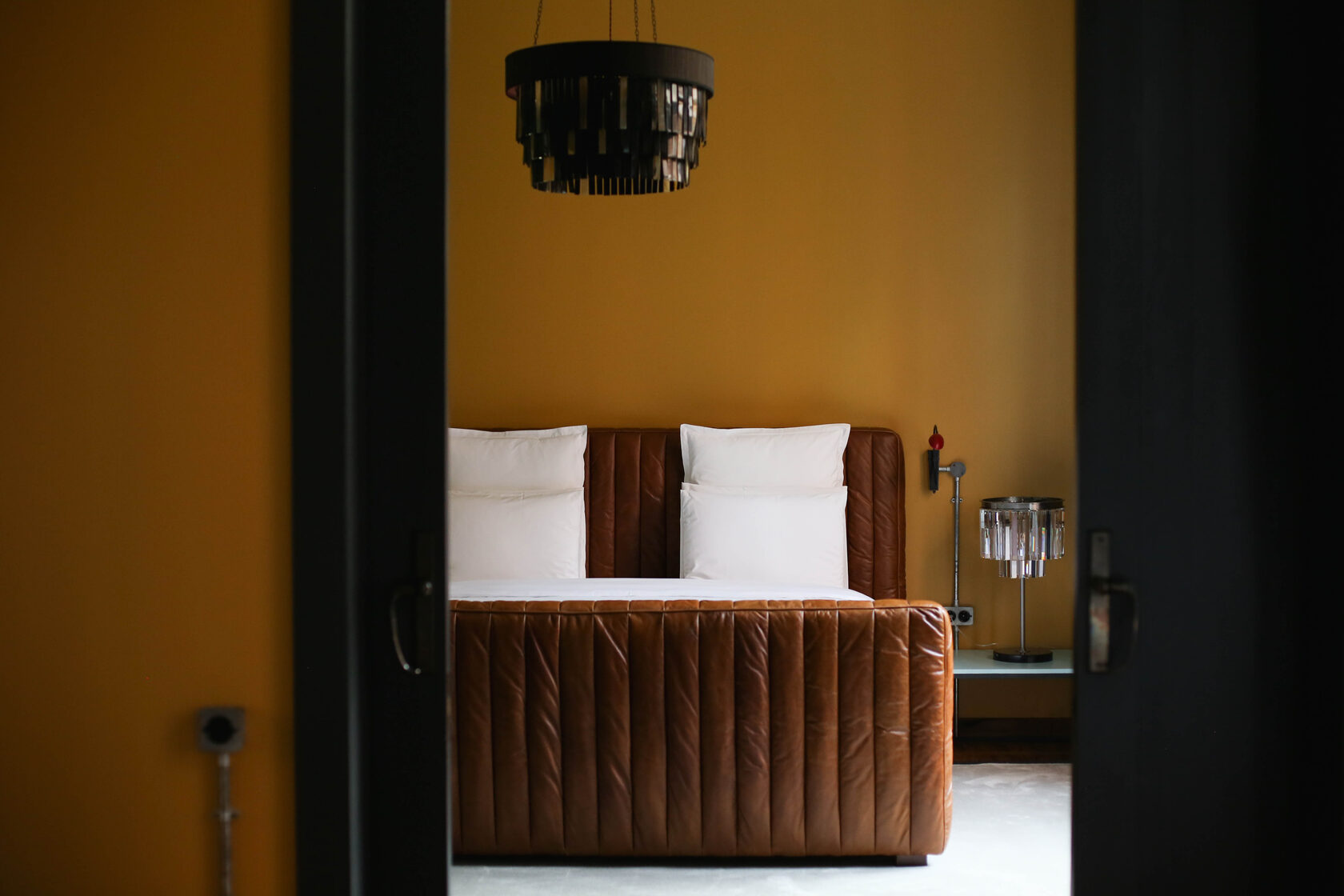 Stamba Hotel номер с книгами