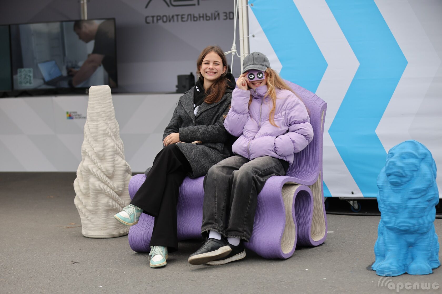 Гости Карелфорума расположились на напечатанных 3д изделиях Лерто