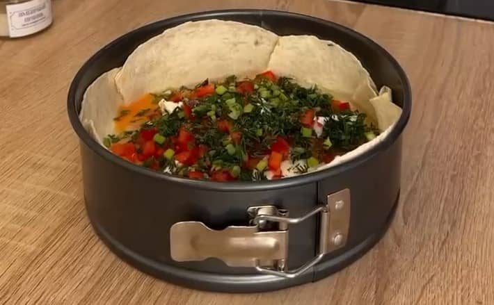 Приготовление тортильи с творогом и сыром в духовке: шаг 3