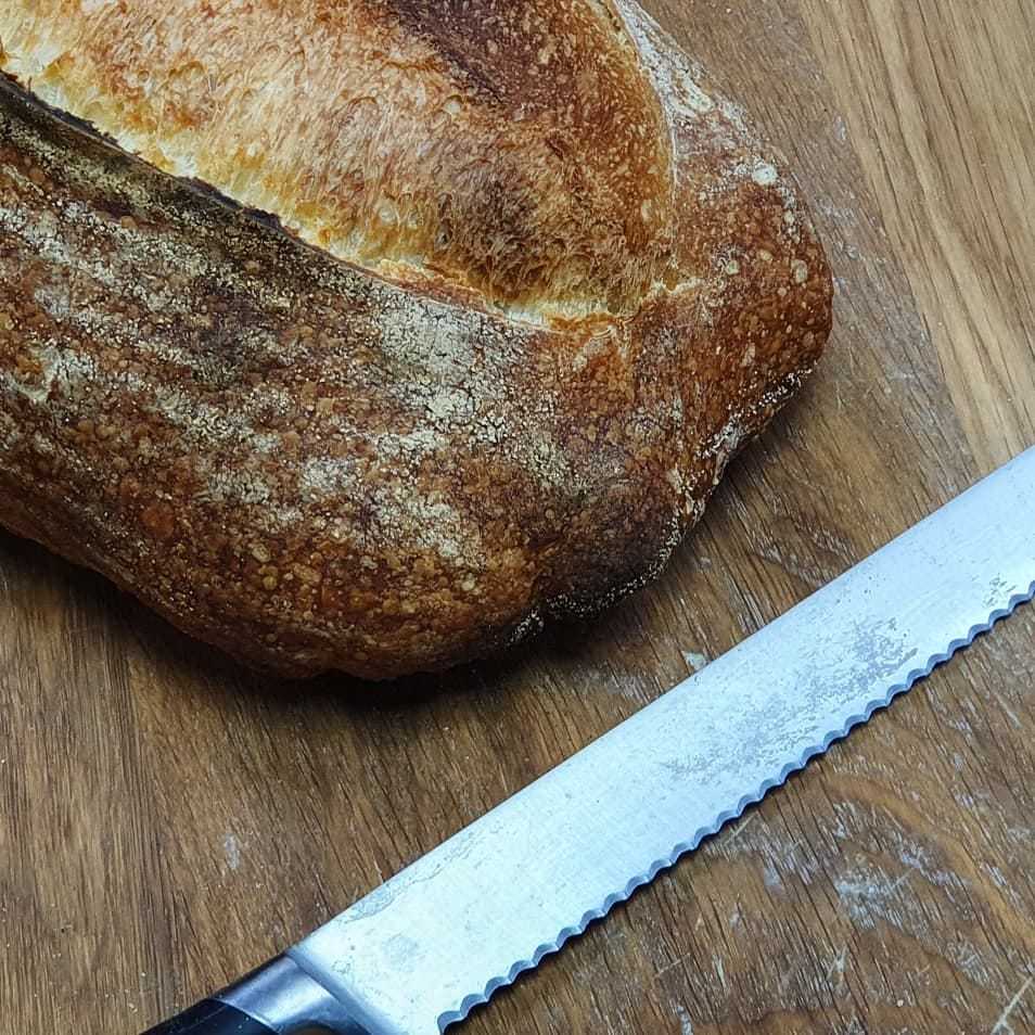 Хлебобулочные изделия которые продаются на заправках. Куда деть хлеб. Печь в ресторане северяне. Куда деть хлеб. Старославянский хлеб на закваске.