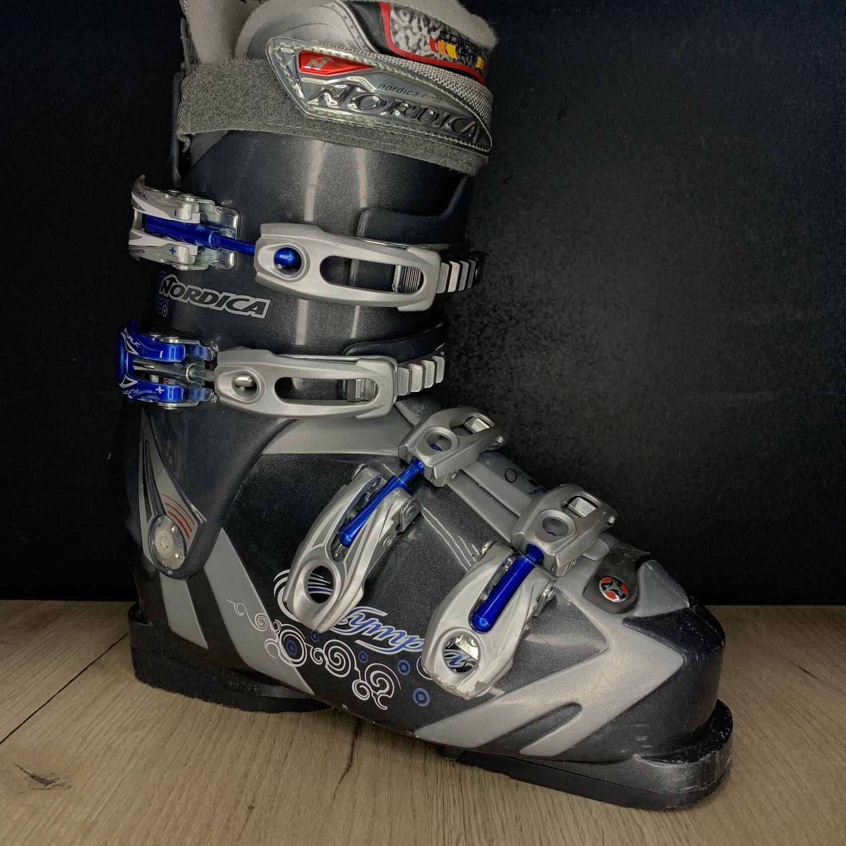 Ботинки NORDICA Olimpya Flex 50 - прокат горных лыж в Омске