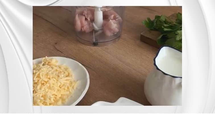 Приготовление куриных блинчиков с сыром: шаг 1