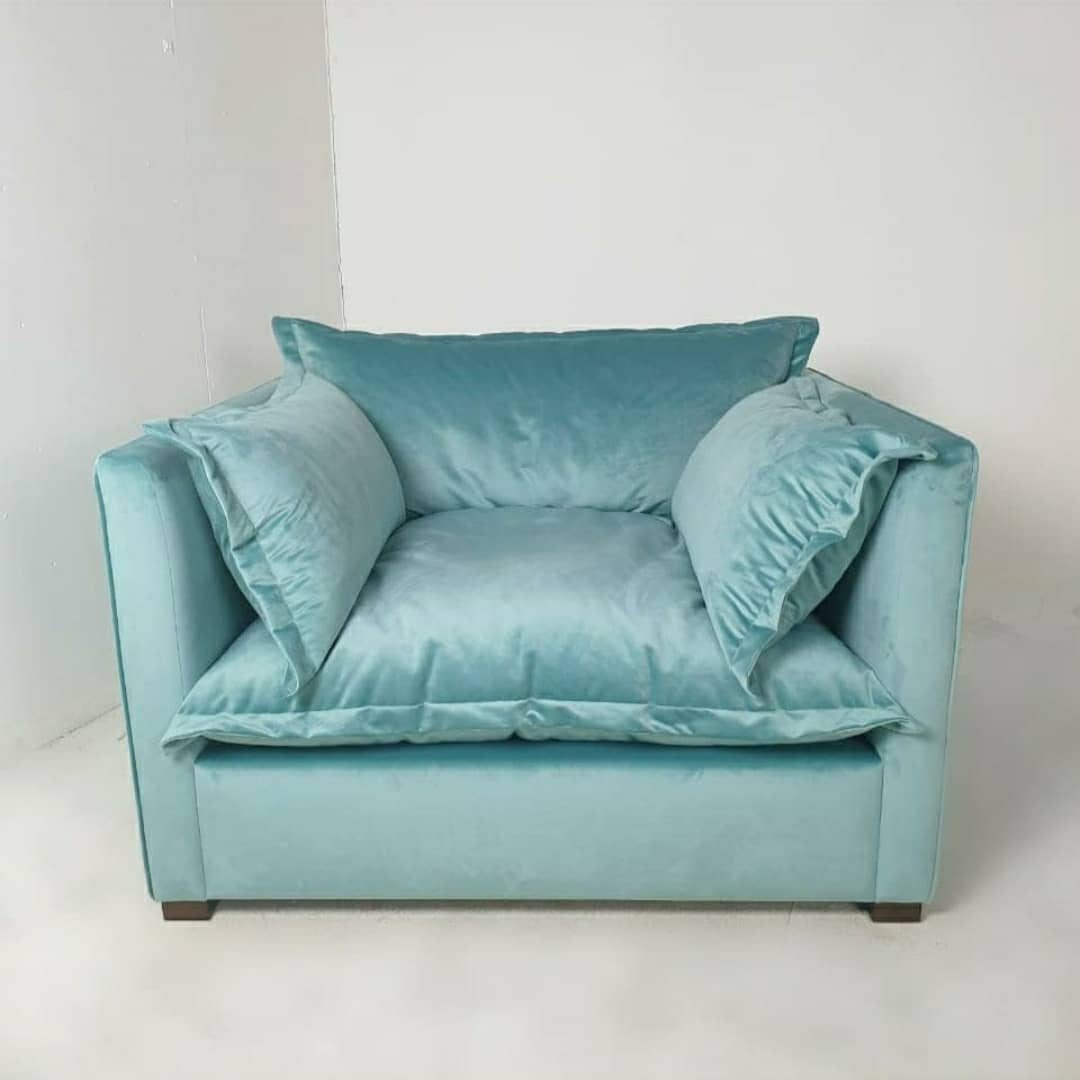 стильное мягкое дизайнерское кресло