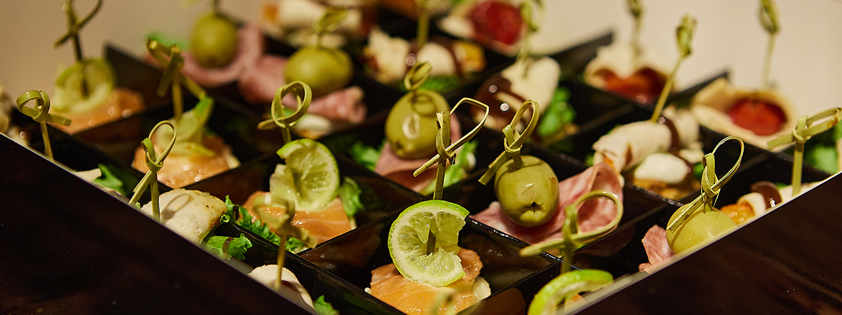 боксы с закуски на шпажках