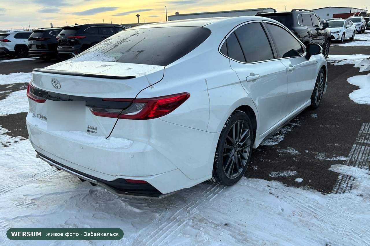 Toyota Camry, сзади сбоку