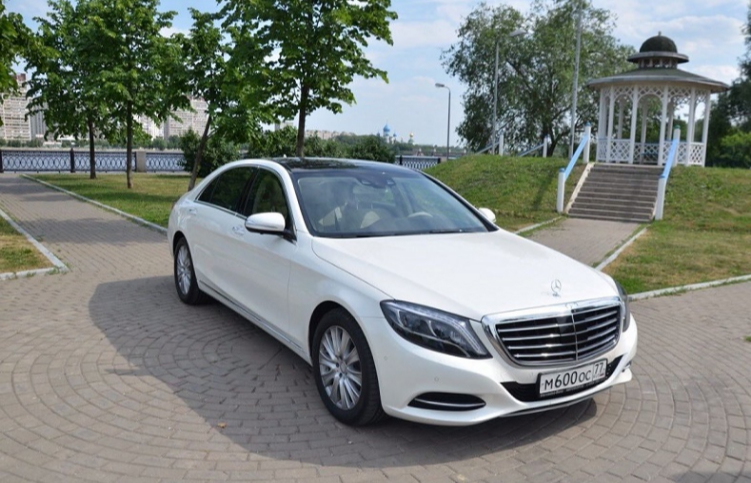 Аренда автомобиля Мерседес-Бенц S222 с водителем, белого цвета