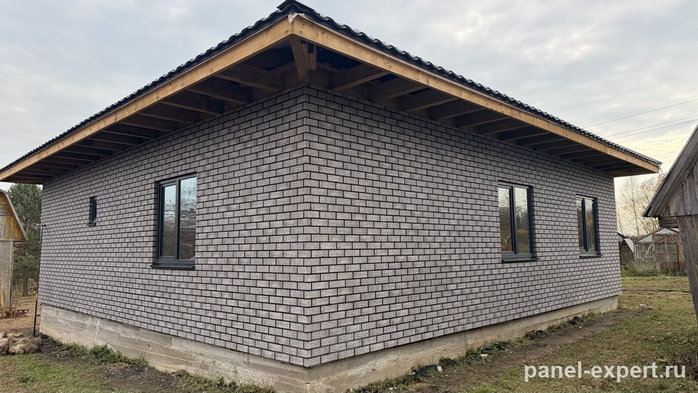 Фасад частного дома в Становом, термопанели Brick Wall серый, Калужская область