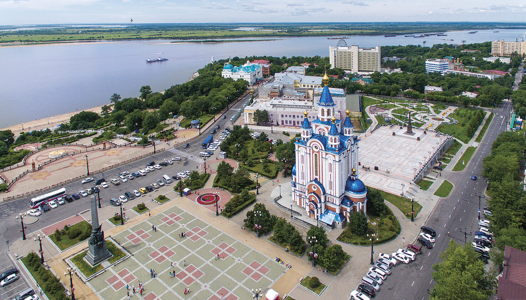 Собор на Комсомольской площади Хабаровск