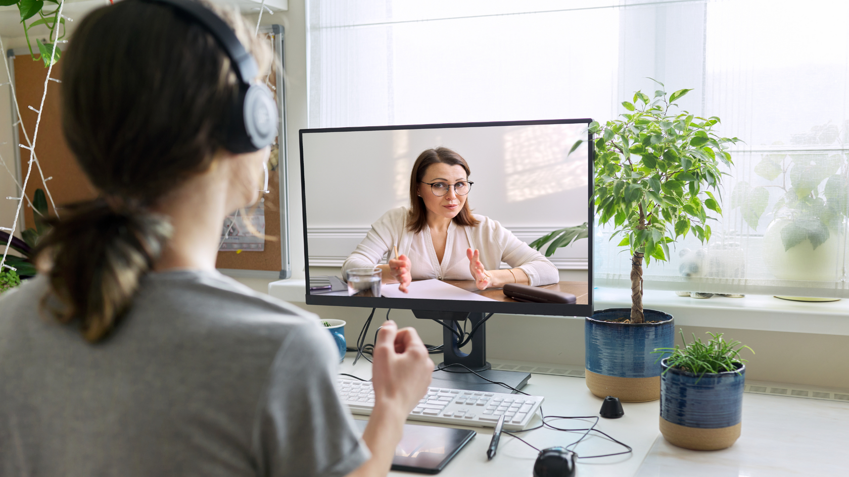 Почему взрослым удобно изучать китайский дистанционно