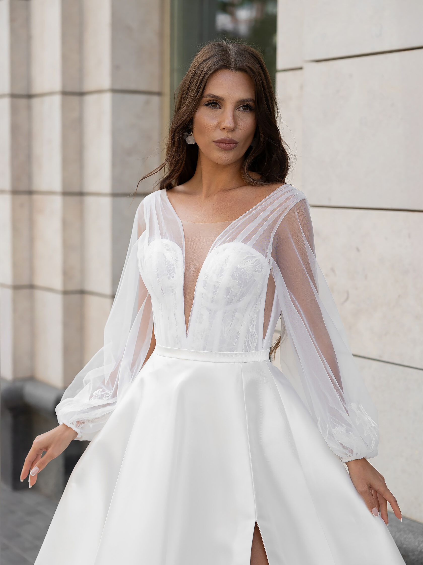 Свадебное платье атласное с длинным рукавом