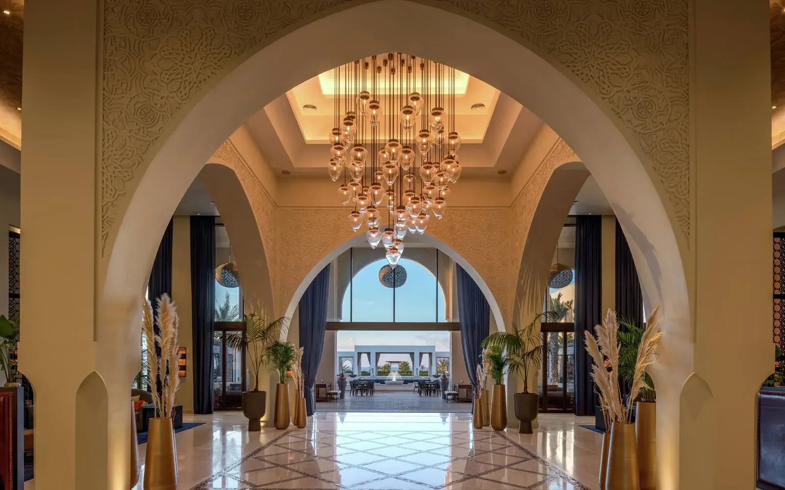 Арочное лобби в мавританском стиле, Hilton Tangier Al Houara