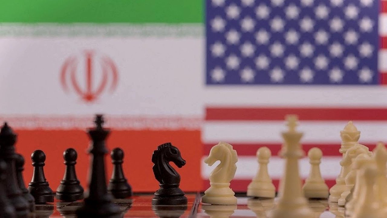 переговоры США и Ирана на фоне флагов